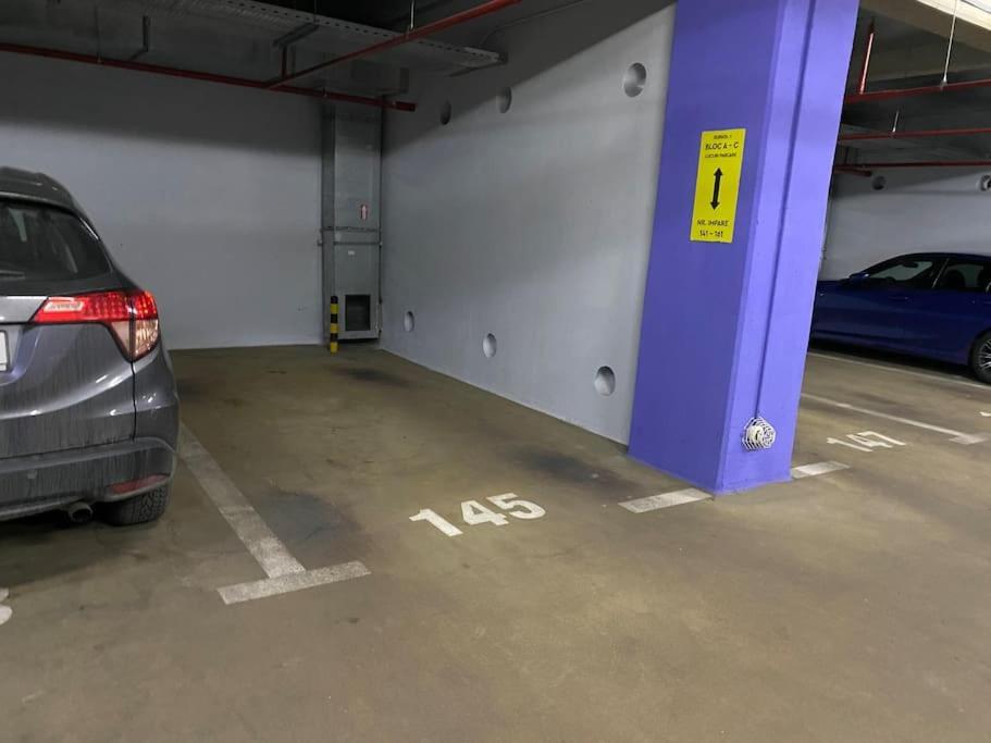 Green Apartment 214 With Private Parking Bucharest Exterior photo